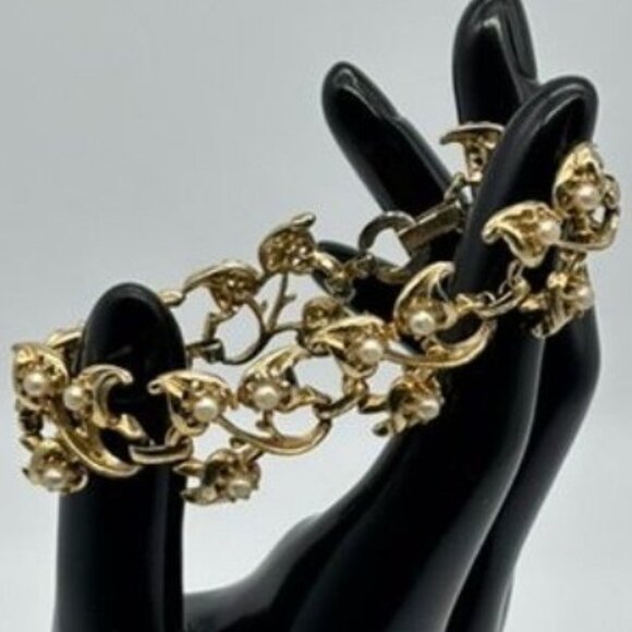 Vintage Bracelet Gold Tone Figural Vines and Leaves Faux Pearls Centers Unsigned - Picture 4 of 13
